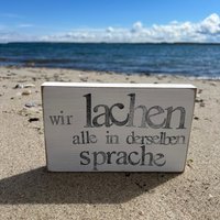 Holzschild Mit Spruch-Wir Lachen Alle in Derselben Sprache-Einzigartige Deko Zum Glücklichsein-Lieblingsmensch Geschenke-Nachhaltige-Unikate von Beachhouse70