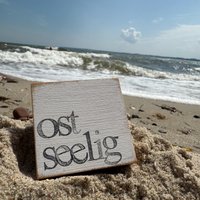 Holzschild Ostseelig - Maritimes Mini Meer | Kleine Ostsee Holzdeko Handgefertigte Küstendeko Aus Holz Schild von Beachhouse70