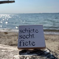 Kleines Holzschild Mit Spruch-Schiete Secht Fiete-Mitbringsel Geschenke - Kleine Geschenkidee Holzbild Holzplatte Spruchbild Nachhaltig Kleines Holzschild Mit Spruch-Schiete Secht Fiete-Mitbringsel Geschenke - Kleine Geschenkidee Holzbild Holzplatte Spruchbild Nachhaltig von Beachhouse70