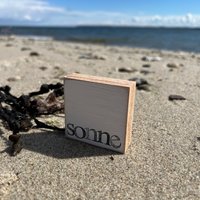 Mini Holzschild Mit Spruch - Sonne Für Sonnenanbeter Textplatte Kleines Mitbringsel Wunderschöne Wanddekoidee-Unikat-Upcycling Mini Holzschild Mit Spruch - Sonne Für Sonnenanbeter Textplatte Kleines Mitbringsel Wunderschöne Wanddekoidee-Unikat-Upcycling von Beachhouse70