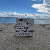 Spruch Auf Holz-Warum Wohnt Das Meer So Weit Weg-Holzschild 10x10cm-Textplatte Holz-Maritime Wanddeko-Maritimes Geschenk Holzschild Spruch Auf Holz-Warum Wohnt Das Meer So Weit Weg-Holzschild 10x10cm-Textplatte Holz-Maritime Wanddeko-Maritimes Geschenk Holzschild von Beachhouse70