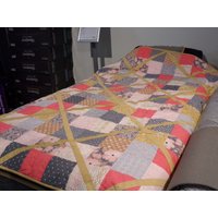 Trellis Garten Quilt Decke, Handgemachtes Traditionelles Muster in Rosa Und Grau, Bettdecke Oder Runde Trellis Garten Quilt Decke, Handgemachtes Traditionelles Muster in Rosa Und Grau, Bettdecke Oder Runde von BeachquiltsTreasures