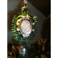 Handgemachte Perlen Opal Brosche Ornament, Grünes Satinband, 15, 5 cm Handgemachte Perlen Opal Brosche Ornament, Grünes Satinband, 15, 5 cm von BeadedMemoriesByPam