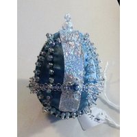 Perlenornament in Silber Und Blau-Hand Gemacht Perlenornament in Silber Und Blau-Hand Gemacht von BeadedMemoriesByPam