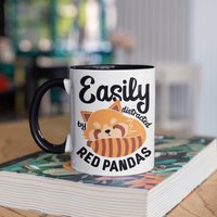 Abgelenkt Von Roten Pandas Tassen, Lustige Rote Panda Kaffeebecher, Becher, Reisebecher, Bierdosenhalter Kühler, Wasserflasche von BeanMugs