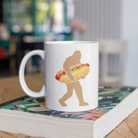 Bigfoot Hotdog Tasse, Lustige Sasquatch Kaffeebecher, Lover, Tumbler, Reisebecher, Bierdosenhalter Kühler, Wasserflasche von BeanMugs