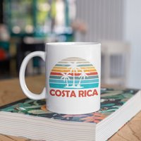 Costa Rica Tasse, Retro Kaffeebecher, Tumbler, Reisebecher, Bierdosenhalter Kühler, Wasserflasche von BeanMugs