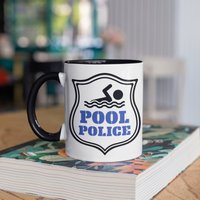 Pool Polizei Rettungsschwimmer Tasse, Lustige Kaffeebecher, Becher, Reisebecher, Bierdosenhalter Kühler, Wasserflasche von BeanMugs