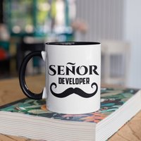 Senor Programmierer Tasse, Lustige Computer-Programmierer Kaffeebecher, Coder Geschenk, Tumbler, Reisebecher, Bierdosenhalter Kühler, Wasserflasche von BeanMugs