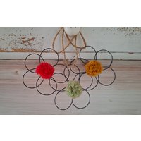 Blumenanhänger Draht Von Hand Gefertigt Mit Wollpommel Mittig Alsgeschenkedekoration Frühlingsdekoration Osterstrauß Unikate Gastgeschenk von BeasKleinigkeiten