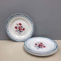 Set Mit 4 Vintage Digoin Sarreguemines Rose Tellern, Mehr Verfügbar Nina Design in Dunkelrot Und Grau. Passende Schalen Erhältlich Set Mit 4 Vintage Digoin Sarreguemines Rose Tellern, Mehr Verfügbar Nina Design in Dunkelrot Und Grau. Passende Schalen Erhältlich von BeauChateauBoutique
