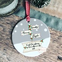 Personalisierte Weihnachten Als Großeltern Wegweiser ....keramik Rund ... Weihnachtsgeschenk - Baumschmuck Ornament Personalisierte Weihnachten Als Großeltern Wegweiser ....keramik Rund ... Weihnachtsgeschenk - Baumschmuck Ornament von Beautifulgiftshop