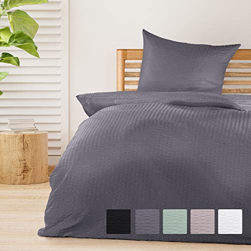 Beautissu 2tlg Seersucker Bettwäsche 155x220 cm Sommer & Kopfkissen Bezug 80x80 cm – Bügelfrei Bettwäsche-Sets Bettbezug Sommerbettwäsche 155x220 – Hautfreundlich Bettwaren Bettwäsche Anthrazit Meline Beautissu 2tlg Seersucker Bettwäsche 155x220 cm Sommer & Kopfkissen Bezug 80x80 cm – Bügelfrei Bettwäsche-Sets Bettbezug Sommerbettwäsche 155x220 – Hautfreundlich Bettwaren Bettwäsche Anthrazit Meline von Beautissu