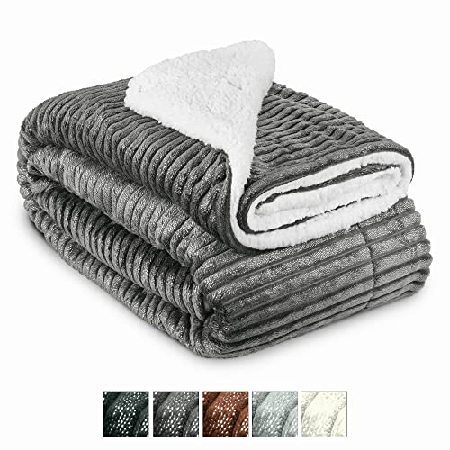 Beautissu Sherpa Decke Kuscheldecke Glitzereffekt 150x200 cm XL Anthrazit – Dicke Winter Fleecedecke Lammfell-Optik & – Hautfreundliche Flauschige Wärmedecke Couch-Überwurf Sofadecke – Elisa von Beautissu