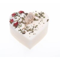 Schönheit Düfte Handgemachte Herz Form Duftende Natürliche Wachs Kerze Mit Rose Knospen Groß von BeautyScentsUK