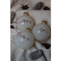Weihnachtskugeln Personalisiert Mit Namen Oder Wort Christbaumkugeln Aus Glas 6cm Weihnachtsgeschenk Weihnachtsbaumkugel Tischdeko Weihnacht von Beautypointbyvanessa