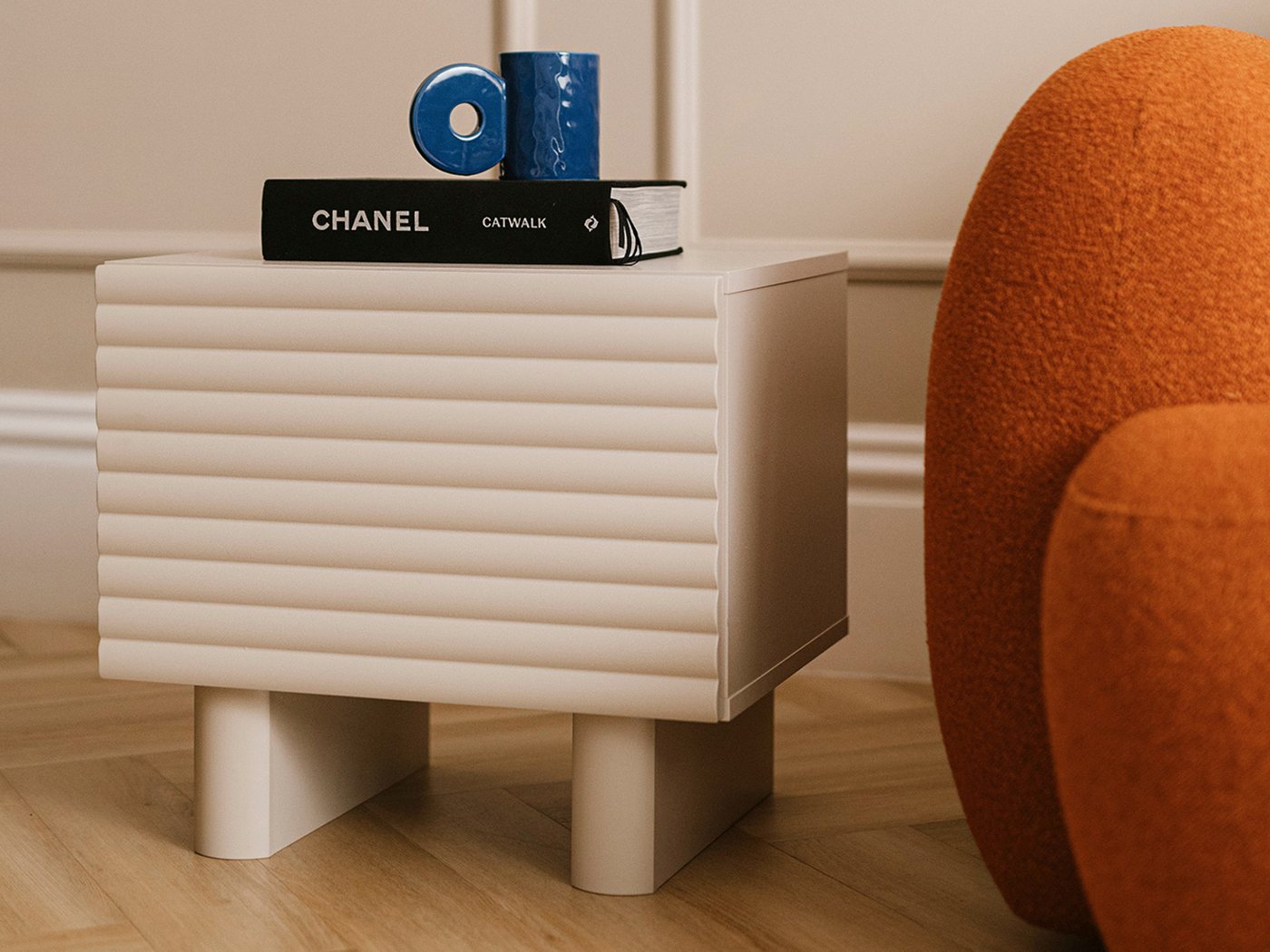 Beautysofa Nachttisch TORINO im modernen Stil (Farbe in kaschmir, mit 1 Tür), Breite: 50 cm von Beautysofa