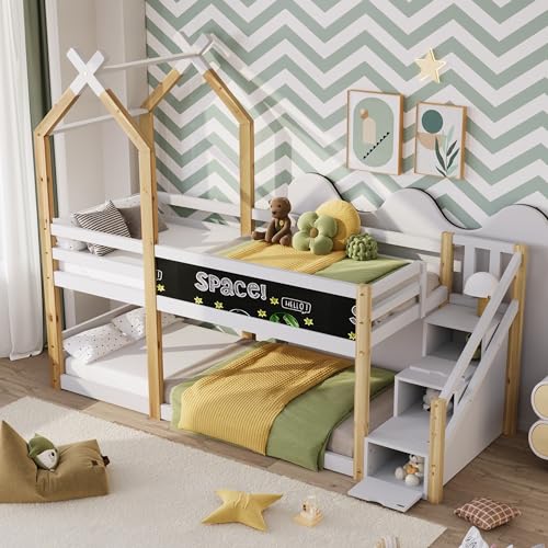 Becag Kinderbett 90x200 Etagenbett für 2 Kinder, Baumhaus Hochbett mit Tafel und Speicherung Treppe, Hausbett Holzbett mit Rausfallschutz und 2 Lattenrost, Holz Bettgestell, ohne Matratze, Natur&Weiß von Becag