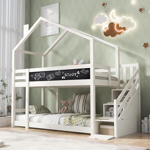 Becag Kinderbett 90x200 cm Etagenbett für 2 Kinder, Baumhaus Hochbett mit Tafel, Treppe mit Speicherung, Hausbett Holzbett Bettgestell mit Rausfallschutz und Lattenrost, Ohne Matratze, Weiß von Becag