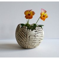 Übertopf Ø 9 cm , Blumentopf Schraffur, Kugelübertopf Aus Keramik Übertopf Ø 9 cm , Blumentopf Schraffur, Kugelübertopf Aus Keramik von BeckKeramik