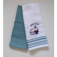 Küchenhandtuch 2Er Set Mit Stickerei "Never Trust A Skinny Cook" von Beckystowels