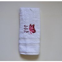 Live, Love Fight Krebs Besticktes Küchentuch von Beckystowels