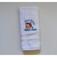 Plüsch Weißes Baumwolltuch Mit Handverlesenem Und Himmelssand Bestickt in Blau von Beckystowels