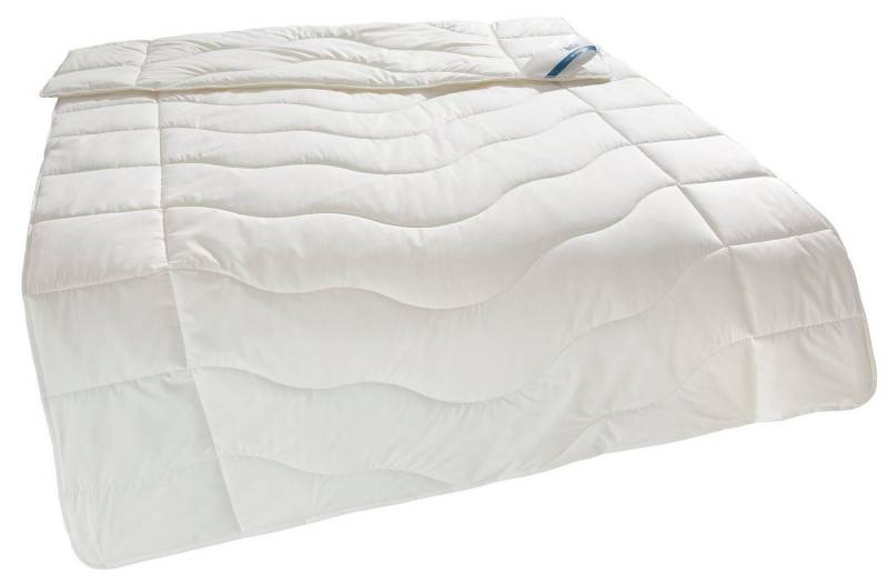 Beco Kunstfaserbettdecke EcoWell Bettdecken für Sommer und Winter, Decke, Füllung: Polyester, Bezug: Bio-Baumwolle oder Microfaser-Feinbatist uni, samtweich, Bettdecke 135x200 cm, 155x220 cm und weitere Größen, blauer Engel Beco Kunstfaserbettdecke EcoWell Bettdecken für Sommer und Winter, Decke, Füllung: Polyester, Bezug: Bio-Baumwolle oder Microfaser-Feinbatist uni, samtweich, Bettdecke 135x200 cm, 155x220 cm und weitere Größen, blauer Engel von Beco