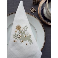 Gestickte Reindeer Weihnachtsservietten-Set - Handgemachte Feiertags-Tischdekoration Gestickte Reindeer Weihnachtsservietten-Set - Handgemachte Feiertags-Tischdekoration von BeeFourConcept