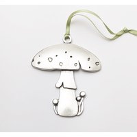 Kleine Zinn Pilz Weihnachtsbaum Ornament von BeehiveHandmadeLLC