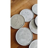 Zodiac Beton Untersetzer Set - Handgefertigte Astrologie-Untersetzer Mit Sternzeichen Motiven von BeekesCreativStudio