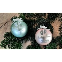 Baby Baumkugel, Babygeschenk, Personalisierte Baumkugel Babynamen, Baumschmuck, Weihnachtskugel, Glaskugel Baby Baumkugel, Babygeschenk, Personalisierte Baumkugel Babynamen, Baumschmuck, Weihnachtskugel, Glaskugel von BeereOnTop