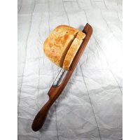 Nussbaum Geige Brotmesser, Ideal Zum Schneiden Von Frisch Gebackenem Brot von Beerhillwoodwork
