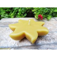 Schwimmende Sonnenkerze Aus Bienenwachs/100% Natürlich Sonnenrad Party Event Schwimmt Im Wasser Handarbeit Sommer Teich Vogeltränke Pool von BeesLightCandles