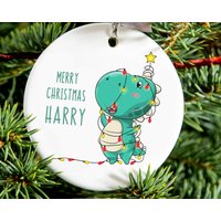 Weihnachtliche Dinosaurier Baumdekoration, Personalisierte Christbaumkugel, Erste Weihnachtsdekoration, Keramik Hängende Ornamente von BeespokedStudio