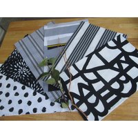 Wendbare Tischsets Aus Baumwolle - 4-Er Set Abstrakte Essmatten in Schwarz Und Weiß von BeginninginSTL