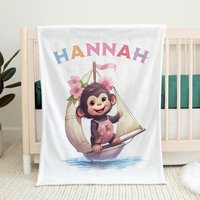Süsses Affen Baby Mädchen Im Segelboot | Personalisierte Babydecke Decke Mit Namen Personalisierbare von BeimErdbeerFrosch