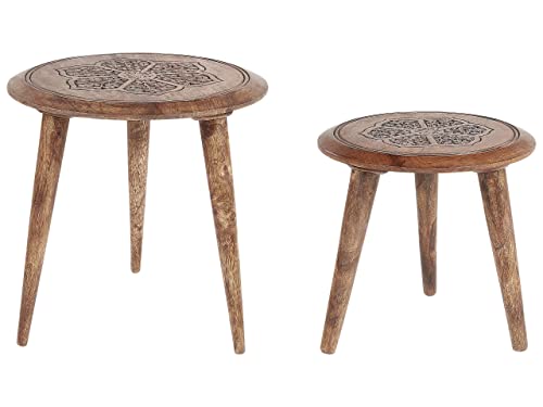 Beistelltisch 2er Set Mango Holz Dunkelbraun rund dreibeinig geschnitzt Turua Beistelltisch 2er Set Mango Holz Dunkelbraun rund dreibeinig geschnitzt Turua von Beliani