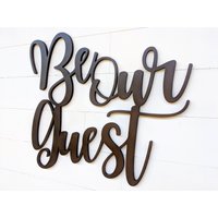 Be Our Gast Holzschild Handgemachte Gästezimmer Deko von BellAndTheWhistle