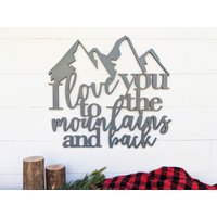 Ich Liebe Dich in Die Berge Und Zurück | Abenteuer Kinderzimmer Wandschild Mit Outdoor-Thema Bergkindergarten-Schild Bergwandschild von BellAndTheWhistle