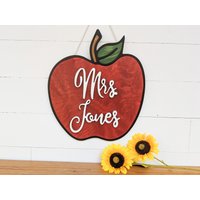 Lehrer-Apple-Zeichen | Lehrergeschenk Benutzerdefiniertes Namensschild Für Lehrer Geschenk Zum Schulanfang Handgefertigtes von BellAndTheWhistle