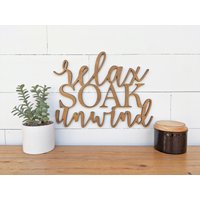 Entspannen Sie Sich Einweichen Zeichen | Badezimmerschild Aus Holz Restroom Phrase Abschalten Wandbehang Wanne Sign von BellAndTheWhistle