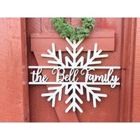 Schneeflocke Personalisierter Türschild | Wandschild Weihnachten Wandbehang Personalisiertes Weihnachtsschild von BellAndTheWhistle