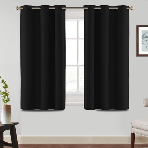 BellaHills 100% Verdunkelung Abdunkelnde Vorhänge Schlafzimmer Ösenvorhang 2er Set H 137 x B 117 cm Gardinen Schwarz Blickdicht Übergardinen mit Ösen Verdunkelungsvorhang Thermovorhang BellaHills 100% Verdunkelung Abdunkelnde Vorhänge Schlafzimmer Ösenvorhang 2er Set H 137 x B 117 cm Gardinen Schwarz Blickdicht Übergardinen mit Ösen Verdunkelungsvorhang Thermovorhang von BellaHills