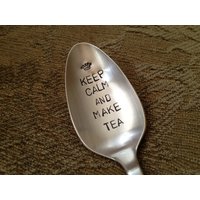 Behalten Sie Ruhe Und Machen Tee - Hand Gestempelt Vintage Löffel Für Teeliebhaber von BellaJacksonStudios