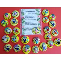 Schmunzelstein Trostspender Mutmacher Glücksbringer Mitbringsel Glücksstein Lachstein Muggelstein Schmunzelstein Trostspender Mutmacher Glücksbringer Mitbringsel Glücksstein Lachstein Muggelstein von BellaLunaStueble