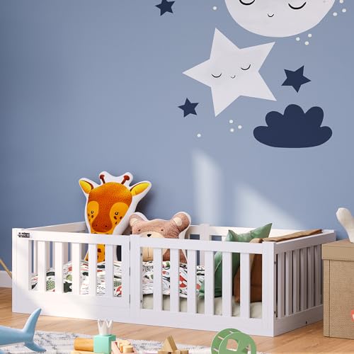 Bellabino Tapi Kinderbett 70x140 cm, Montessori Bodenbett inkl. Rausfallschutz und Lattenrost mit Tür für Jungen und Mädchen aus Kiefer Massivholz Weiß lackiert von Bellabino