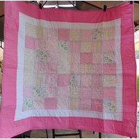 Rosa Flicken Baby Quilt von BellasDesignCo
