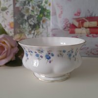 Royal Albert Memory Lane Zuckerdose, Porzellan Blau Blumen Zuckerdose Hübsche Winzige Blaue Vergissmaus von BellemoonVintageShop