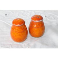 Set Pfefferstreuer & Salzstreuer Klein Keramik Orange Getöpfert Töpferei Set Pfefferstreuer & Salzstreuer Klein Keramik Orange Getöpfert Töpferei von BendelartShop